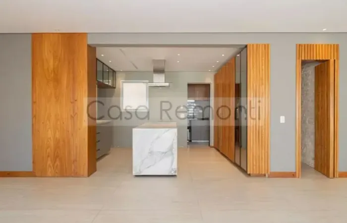 Apartamento reformado em andar alto no Campo Belo | 136 m² | 3 suítes | 2 vagas
