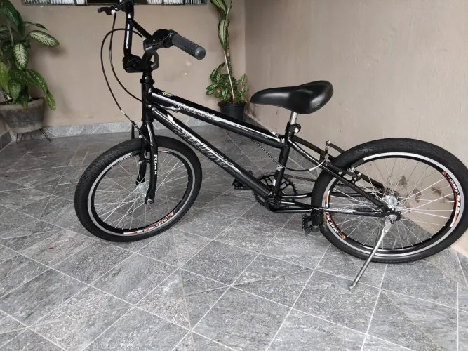 Bicicleta aro 20 crros vendo ou troco por outra de menor valor um bom ? para seu filho