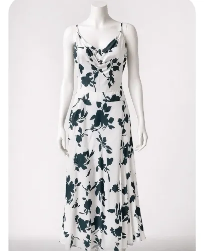 Vestido Midi delicado, confortável, estampa floral elegante em verde e branco, tecido leve