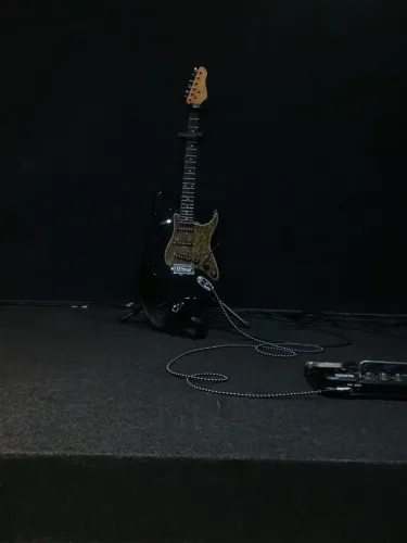 GUITARRA -GIANNINI