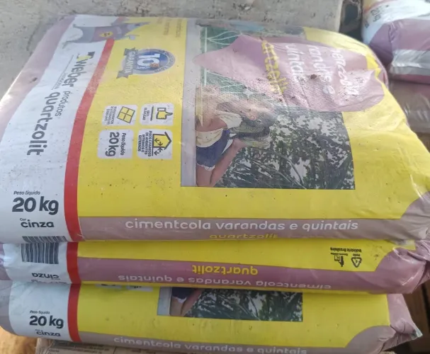 saco de cimento cola para varandas e quintais da Quartzolit
