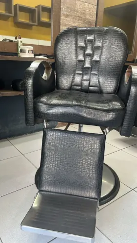 BARBEARIA COMPLETA À VENDA - PRONTA PARA TRABALHAR