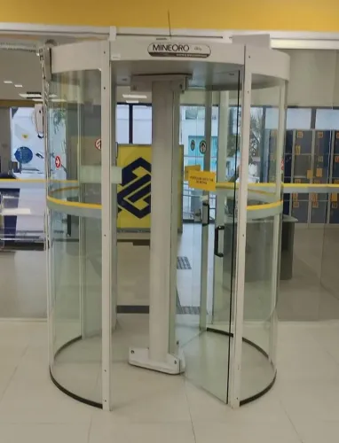 Porta giratória com detector de metais mineoro 8 zona