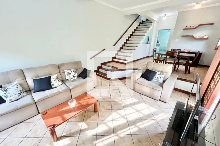 Casa à Venda - Água Fria, 3 Quartos, 226 m2