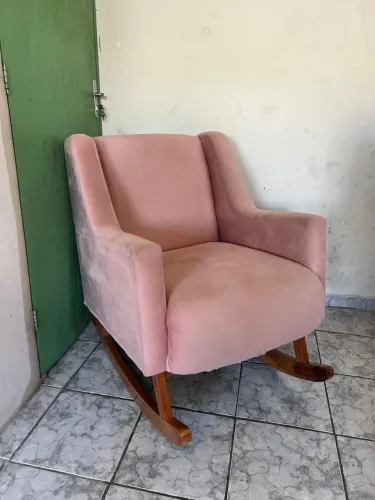 POLTRONA DE AMAMENTAÇÃO 