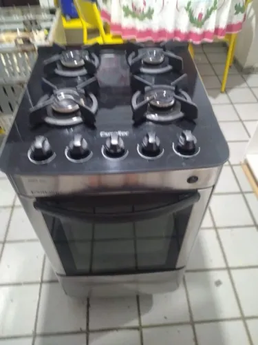Fogão Esmaltec 4 bocas automático com bancada de vidro