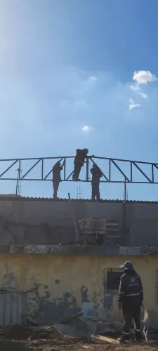 Fabricação, montagem cobertura metálica.