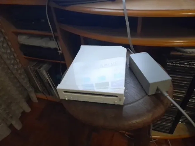 Vídeo Game Nintendo Wii, com cabo A/V, cabo de Energia e 9 jogos, ler a descrição