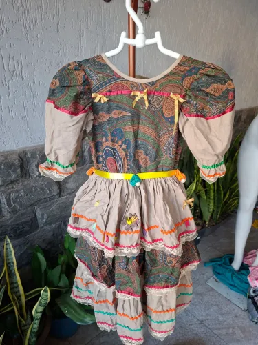 Vestidos infantis de festa junina 29,90/ Ler descrição antes de chamar 