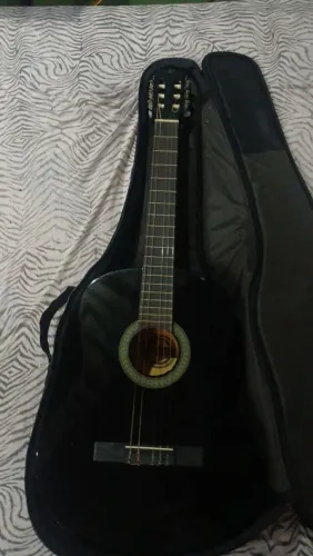 Violão preto 