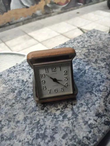 Relogio de cabeceiras antigo.