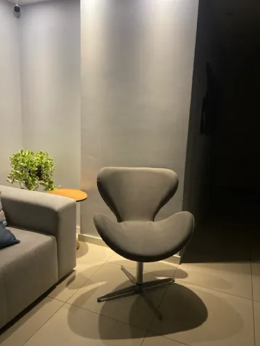 Cadeira tulipa, em linho.