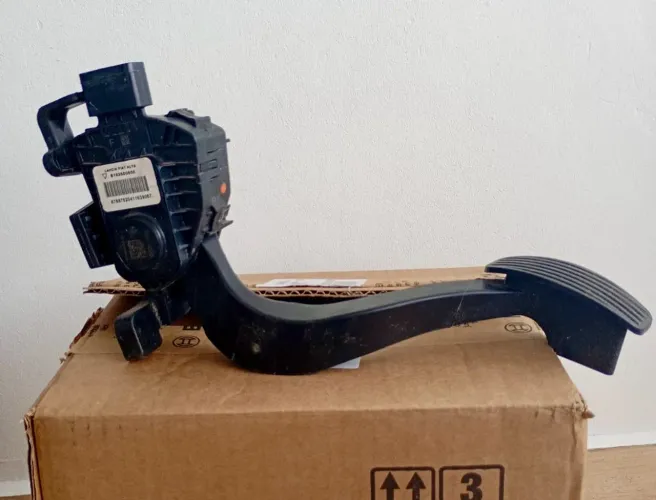 Pedal do Acelerador Eletrônico Fiat Uno Attractive 1.0 2019 / Usado