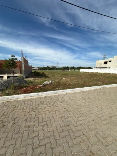 Vendo terreno de 16m x 30m no Condomínio Jardim de Athenas.