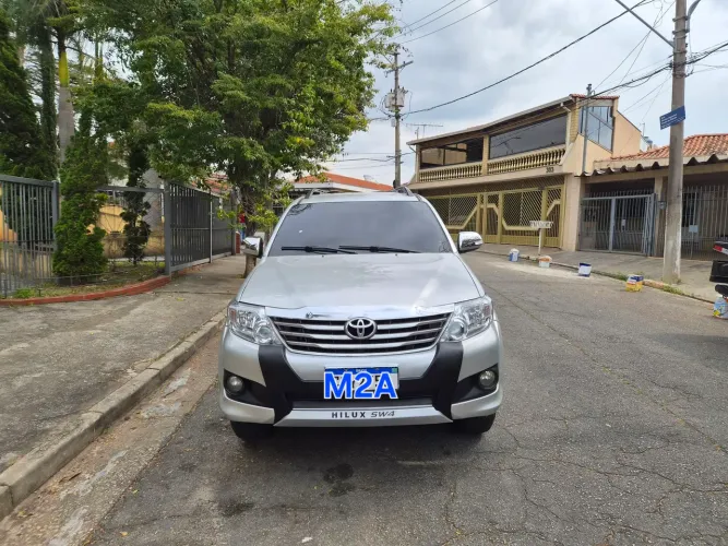 Toyota Hilux SW4 SR 4X2 2.7/2.7 Flex 16V Mec. 2013