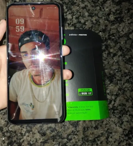 INFINIX HOT 50i com 256GB e 8GB, não tem nem 1 ano de uso, está excelente!
