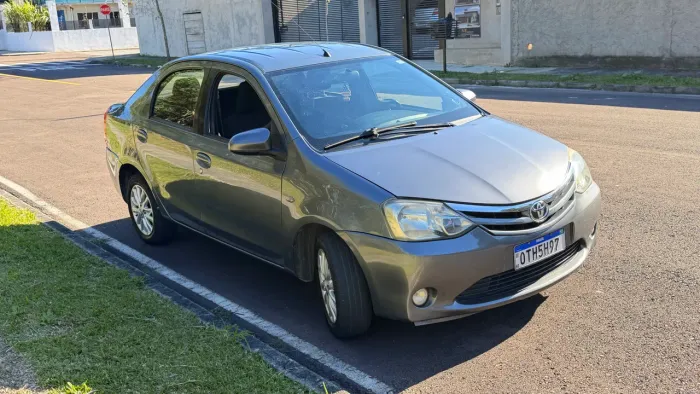 Toyota Etios XLS Sedan 1.5 Flex 16V 4P Mec. 2014