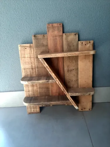 Estante rústica de parede. 