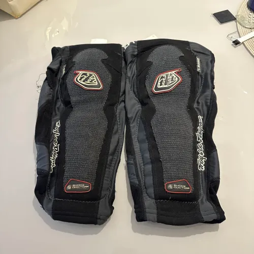 Joelheira e caneleira Troy Lee Designs 5450 Tamanho G/L Usada