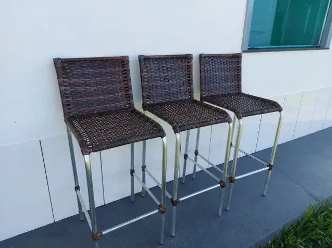 BANQUETA QUADRADA EM FIBRA SINTETICA/UNIDADE