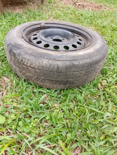 Vendo pneu com roda aro 14
