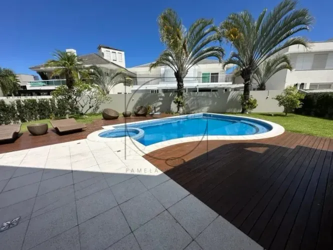 Casa a Venda Em Jurere Internacional