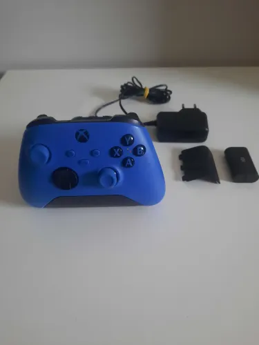 Controle de Xbox Series S/X azul + carregador Hyper X