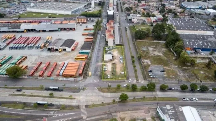 Terreno de Esquina à Venda no Parolin Excelente Localização Comercial