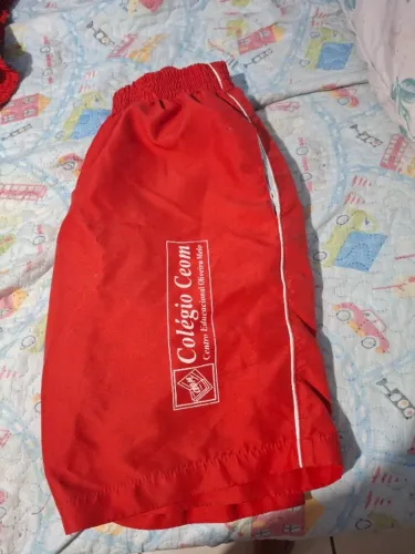 Vendo bermuda Colégio CEOM tamanho 10 anos.