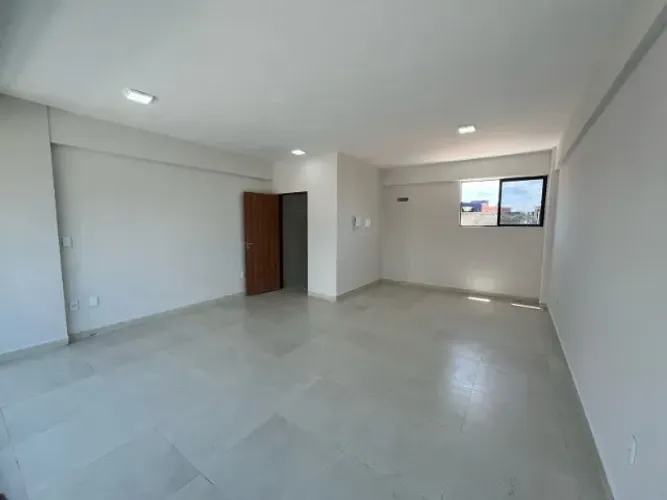 Loja no primeiro andar em Tambaú
