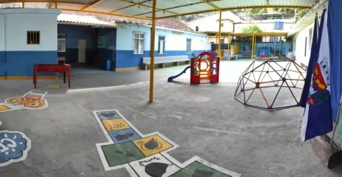 Passo Escola montada com dívidas. Já legalizada e com 80 alunos. 