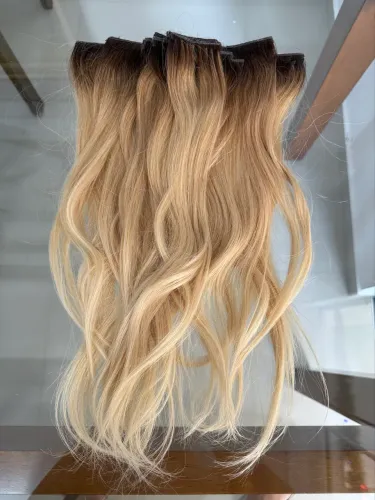 Mega hair de fita técnica Viviane Neu 