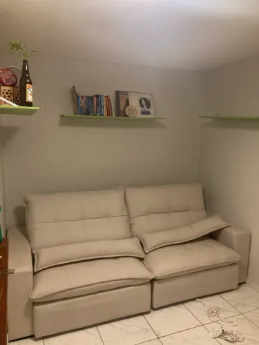 Sofá 2,40m em linho bege - R$ 1.600