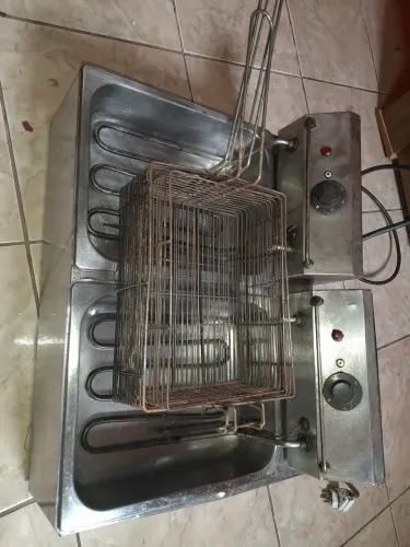Vende-se fritadeira elétrica dupla 10lt. 5lt cada