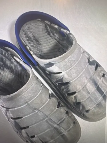 Crocs 32