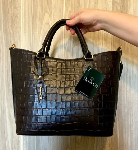 Bolsa estruturada de couro legítimo, marca Donna Clô