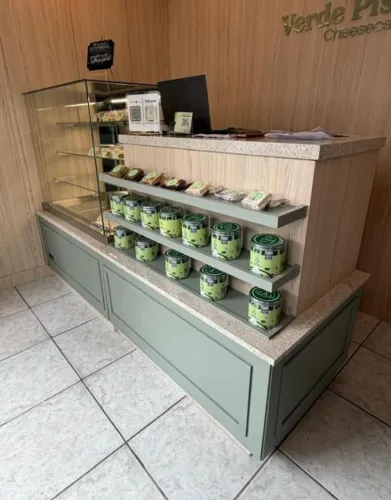 Balcão expositor + vitrine Fria