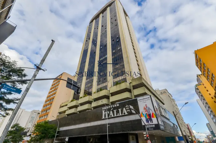 Excelente sala comercial no edifício Itália