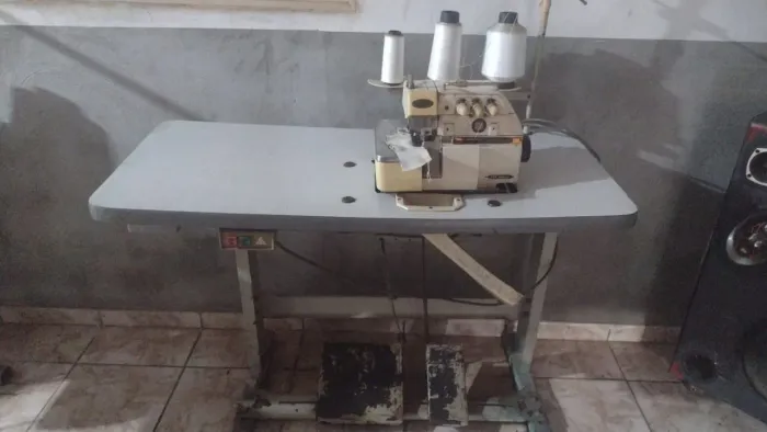 Máquina Overlock Industrial Yamata FY3-504M2-04 - Completa (Até 12x Sem Juros)