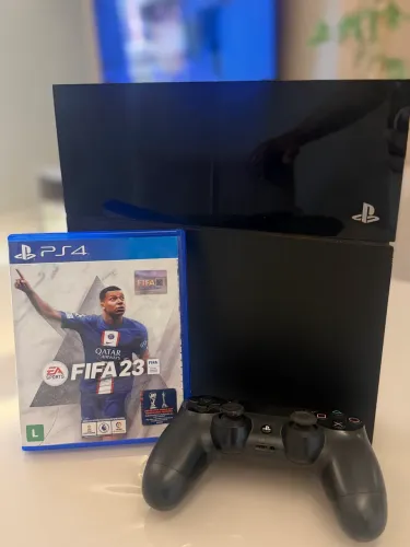 PS4 500GB - Semi Novo + 2 Jogos FIFA