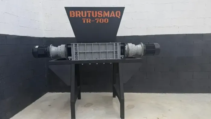  Triturador Shredder TR-700 com 2 Motores de 10 CV