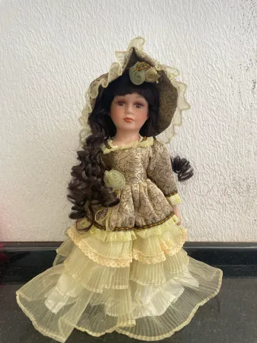 Boneca de louça