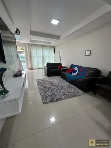Sobrado com 3 Suítes à Venda no Bairro Municípios em Balneário Camboriú | Mobiliado