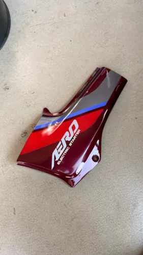 Par tampa lateral CBX 150 AERO original HONDA vinho 1991