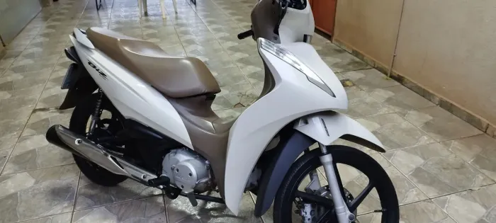 Biz 125 a mais completa parcelo em até 21x no cartão