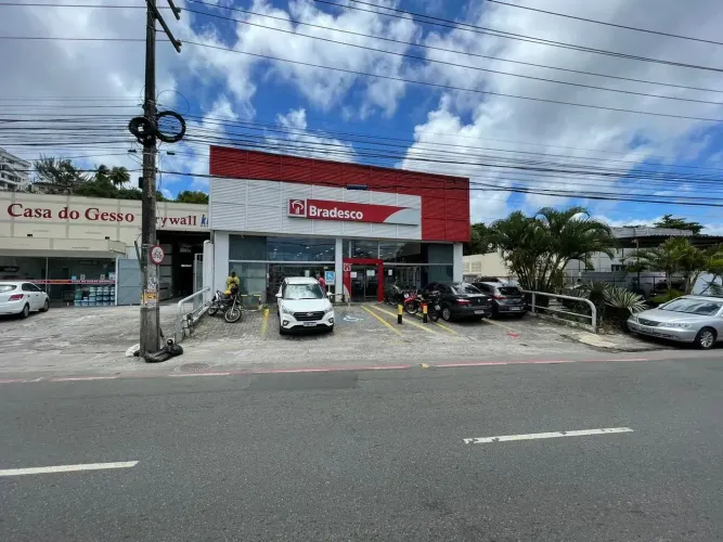 LOCAÇÃO OU VENDA DE IMÓVEL COMERCIAL COM 650m² NA AVENIDA BARROS REIS