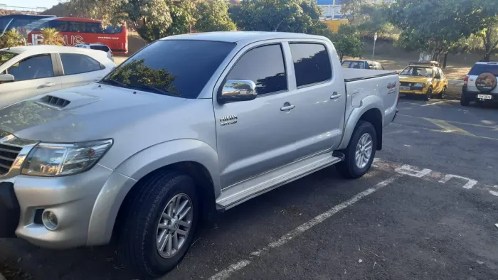 Toyota Hilux CD SRV D4-d 4X4 3.0 TDI Diesel AUT 2012