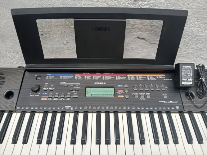 Teclado Yamaha PSR E263