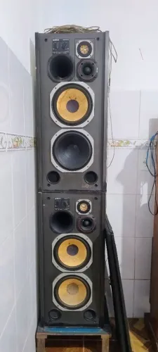 Vende-se caixa de som completa