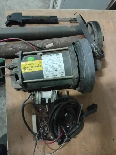 Vendo motor para esteira elétrica.